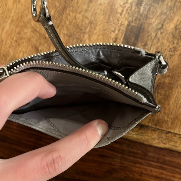 gray and sliver Michael Kors coin/card holder. - Picture 5 of 7